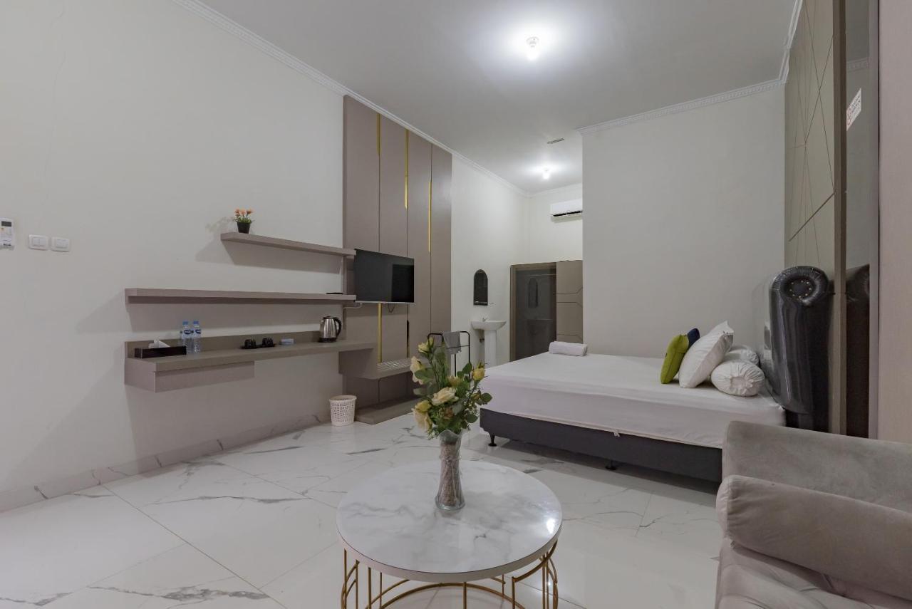 Urbanview Hotel Khayrizsan Tasikmalaya By Reddoorz Bagian luar foto