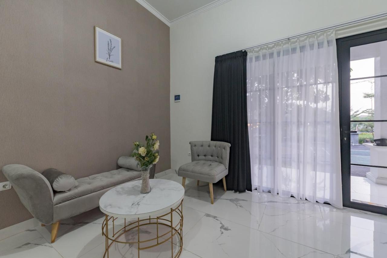 Urbanview Hotel Khayrizsan Tasikmalaya By Reddoorz Bagian luar foto