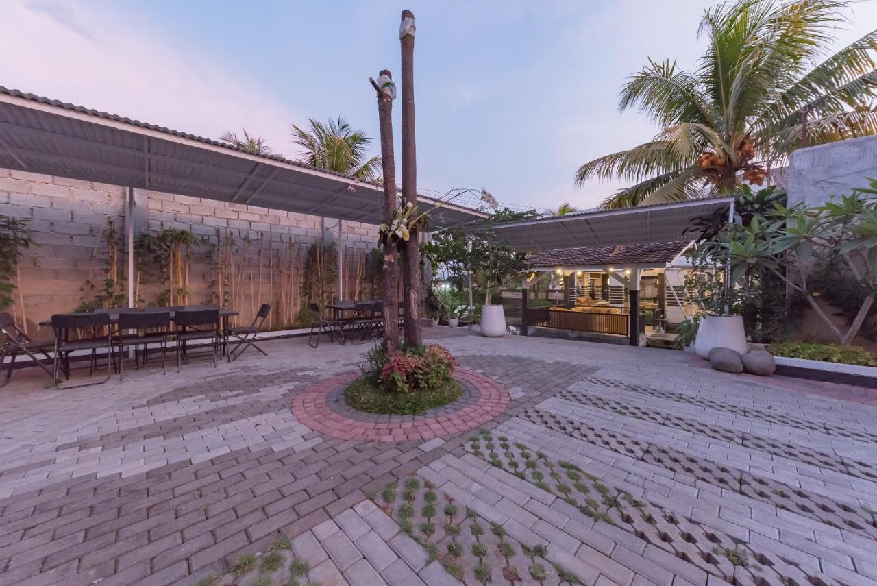 Urbanview Hotel Khayrizsan Tasikmalaya By Reddoorz Bagian luar foto