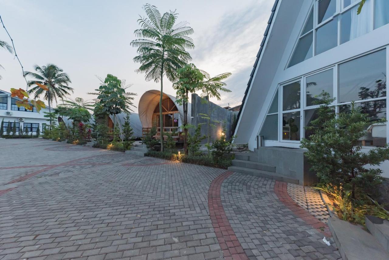 Urbanview Hotel Khayrizsan Tasikmalaya By Reddoorz Bagian luar foto